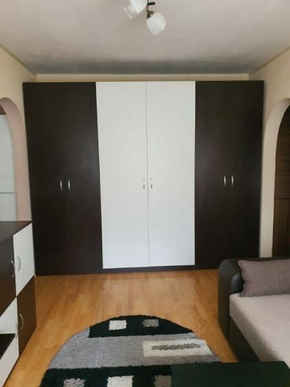 Apartament cu 2 camere semidecomandat, mobilat în Micro 38
