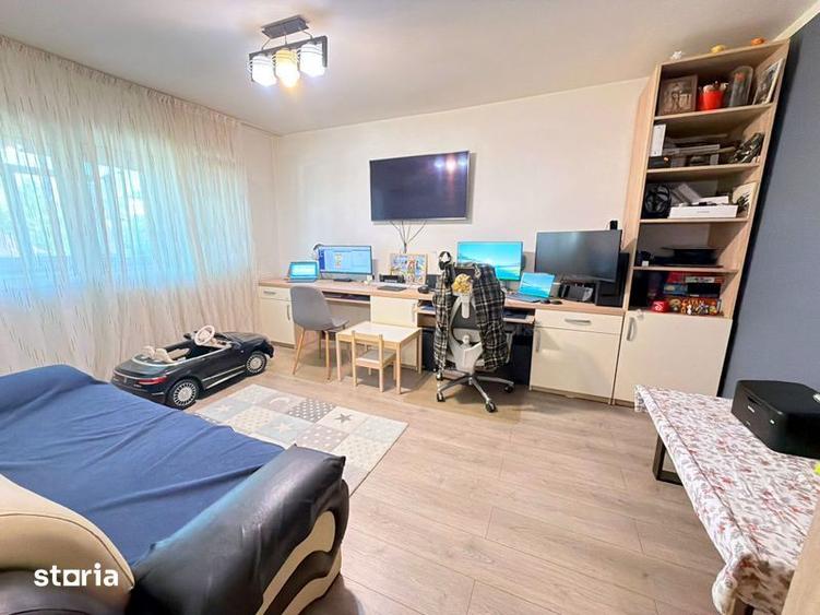 Apartament cu 3 camere decomandat în Mioriței