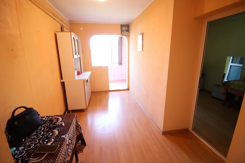 Apartament cu 2 camere decomandat în