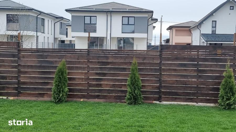 Casă cu 5 camere cu Teren 650 Mp în Odăi