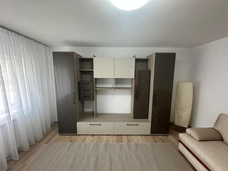 Apartament cu 2 camere decomandat, mobilat în Vitan Mall