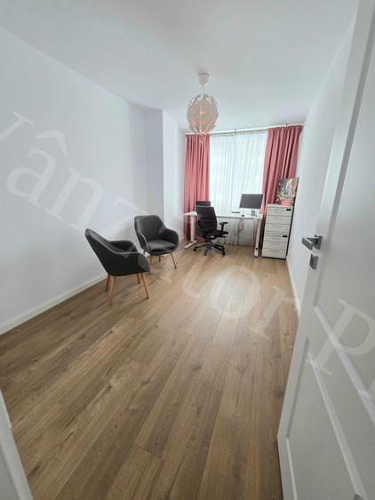 Apartament cu 3 camere semidecomandat în Iris