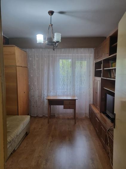 Apartament cu 3 camere decomandat în Podul de Fier