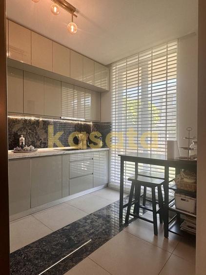 Duplex cu 6 camere cu Canalizare în Nord
