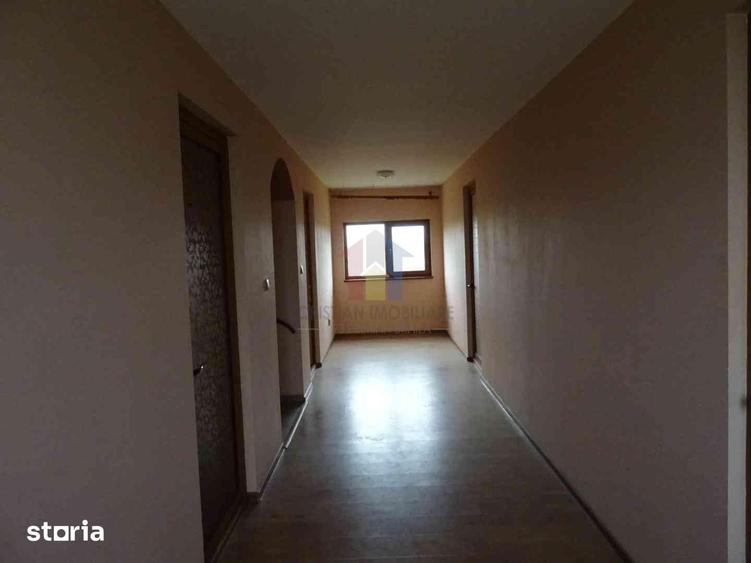 Casă cu 5 camere cu Teren 700 Mp în Radu Negru