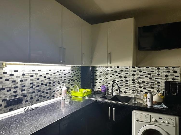 Apartament cu 3 camere decomandat în Exterior Vest