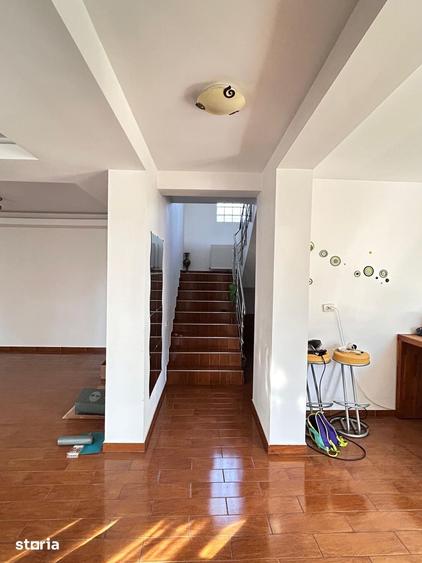 Casă cu 4 camere cu Teren 245 Mp în Domnești