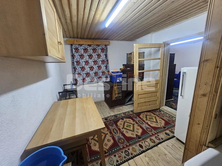 Casă individuală cu 3 camere cu Canalizare în Trăisteni