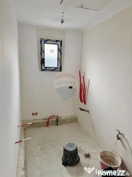 Casă cu 4 camere cu Teren 418 Mp în Golești