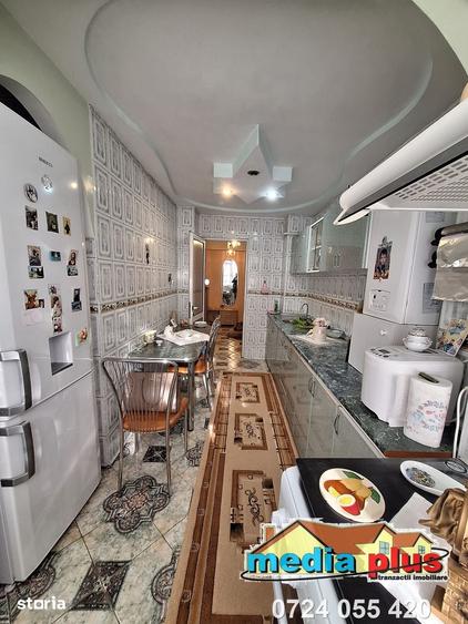 Apartament cu 3 camere decomandat în Micro 13