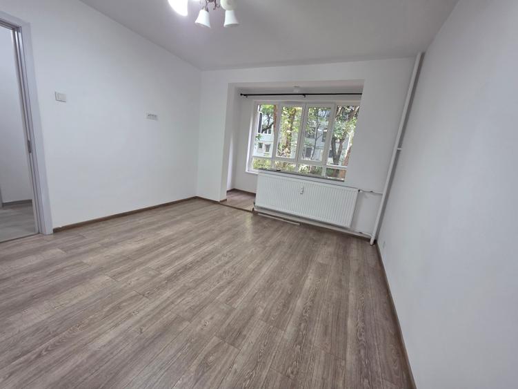 Apartament cu 3 camere decomandat în P-ța Reșița