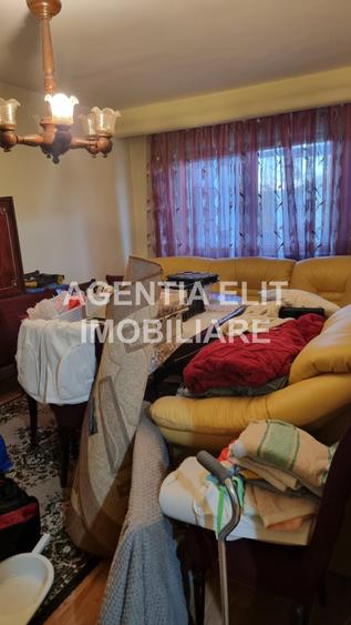 Apartament cu 4 camere decomandat în Central