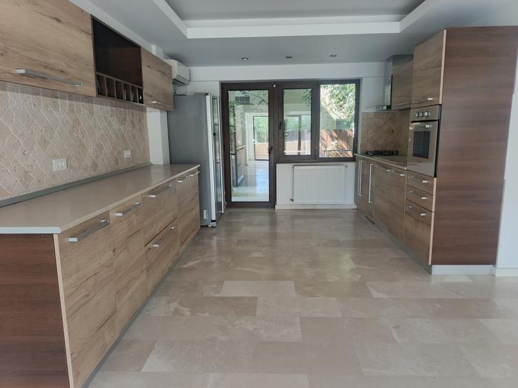 Casă individuală cu 4 camere cu Teren 400 Mp în Pipera
