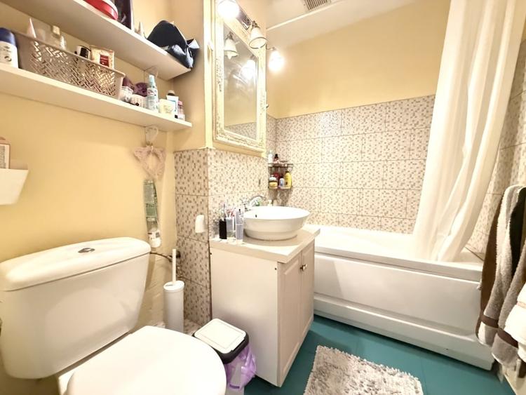 Apartament cu 3 camere decomandat, mobilat în Bucovina