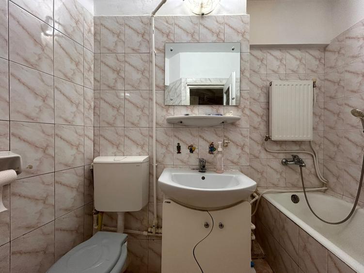 Apartament cu 3 camere decomandat în Călărași