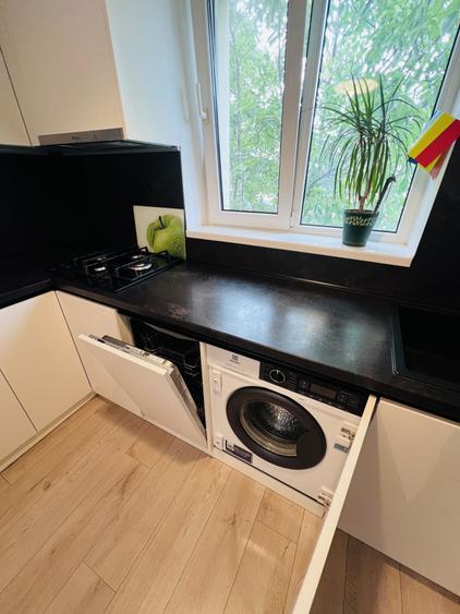Apartament cu 3 camere semidecomandat, mobilat în Parcul Circului