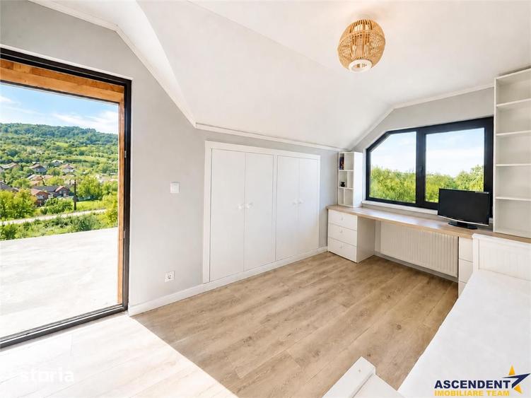 Casă cu 5 camere cu Teren 1532 Mp în Perșani