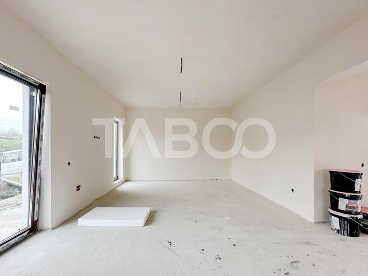Duplex cu 4 camere cu Canalizare în Florești