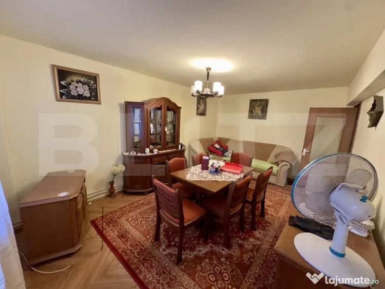 Apartament cu 3 camere decomandat în Central