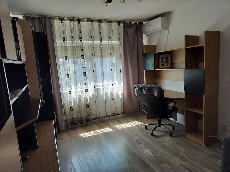 Apartament cu 3 camere decomandat în Traian