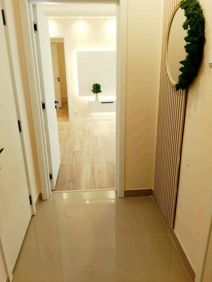 Apartament cu 3 camere semidecomandat în Obor