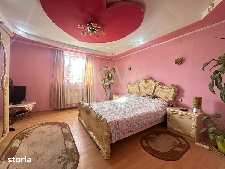 Casă cu 5 camere cu Teren 845 Mp în Roșia