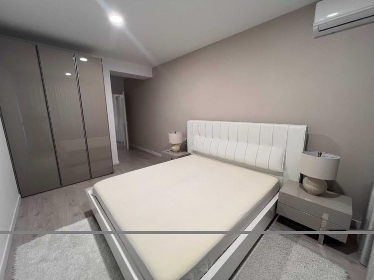 Apartament cu 3 camere semidecomandat în Pipera