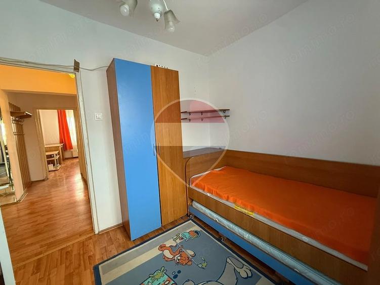 Apartament cu 3 camere decomandat în Calea București