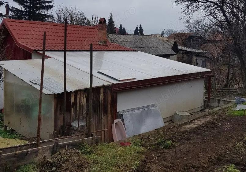 Casă cu 5 camere cu Teren 1300 Mp în Căiuți