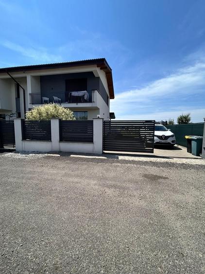 Casă cu 4 camere în Săsar