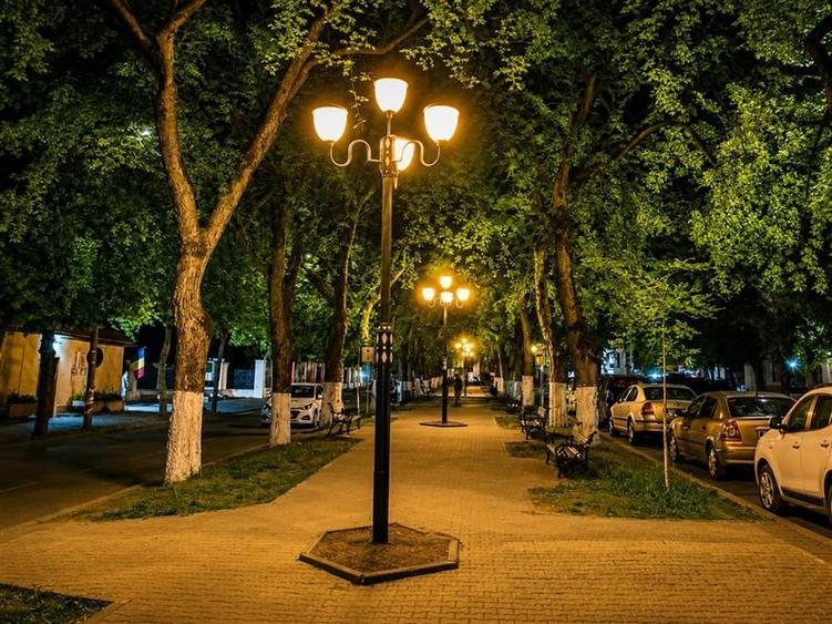 Casă individuală cu 5 camere cu Canalizare în Central