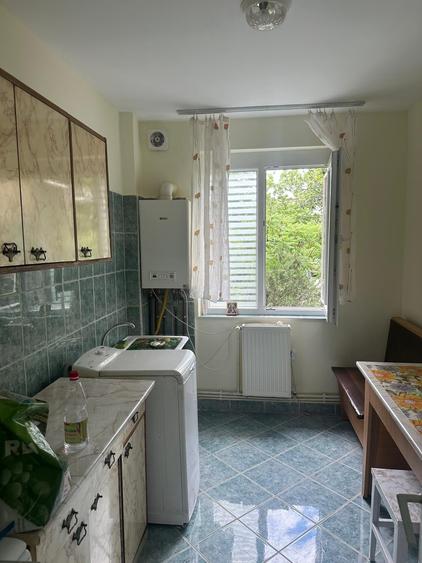 Apartament cu 2 camere semidecomandat în Podu Roș