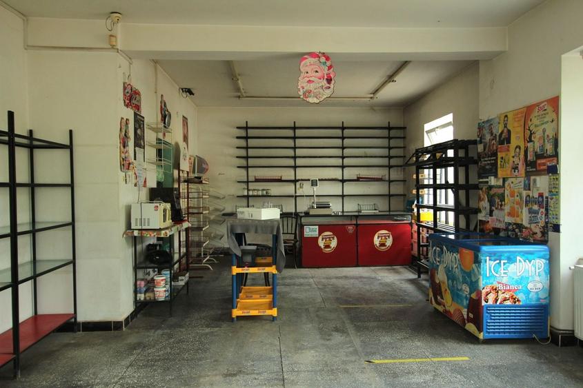 Spațiu comercial, de 130 mp, în Pesac
