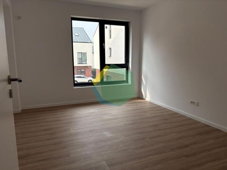Duplex cu 5 camere cu Canalizare în Central