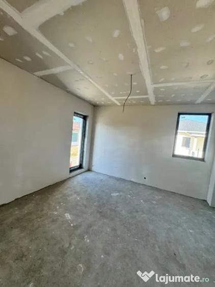 Casă cu 4 camere cu Teren 475 Mp în Mocira