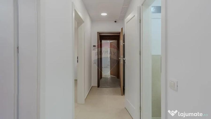 Apartament cu 9 camere decomandat în Astra