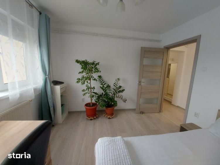 Apartament cu 3 camere decomandat în Micro 4