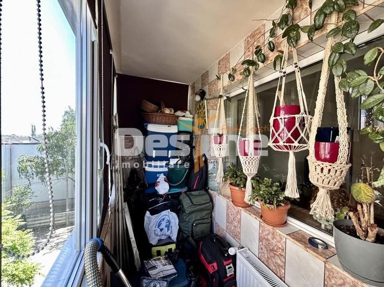 Apartament cu 3 camere semidecomandat, mobilat în B-dul București