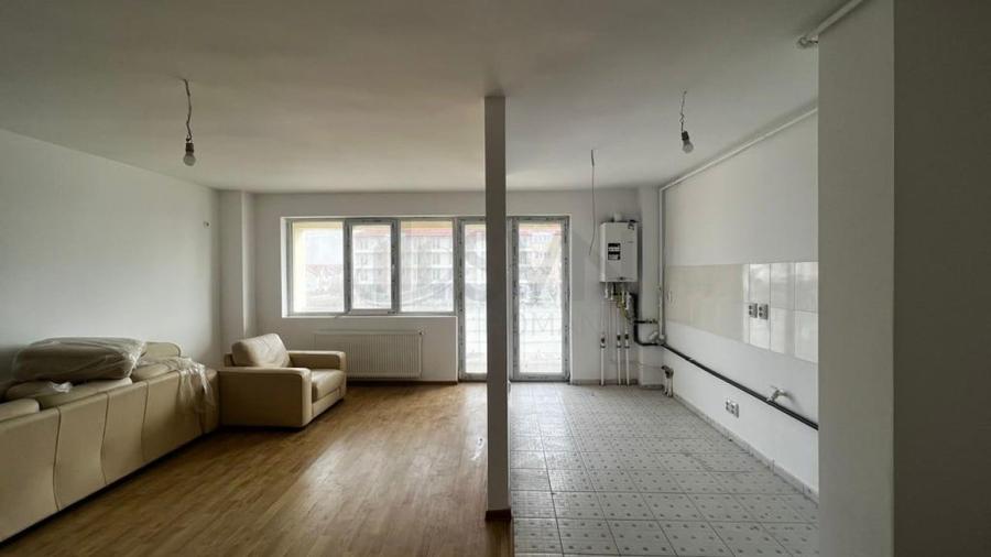 Apartament cu 3 camere decomandat în Aviației