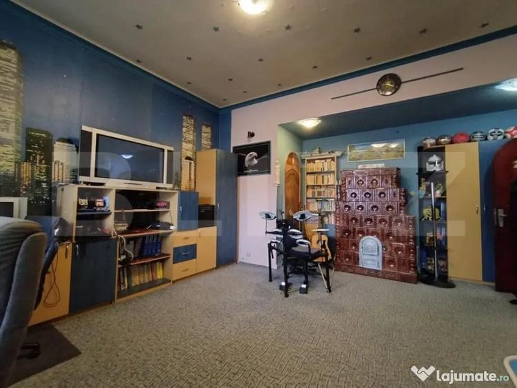 Apartament cu 4 camere decomandat în P-ța Maria