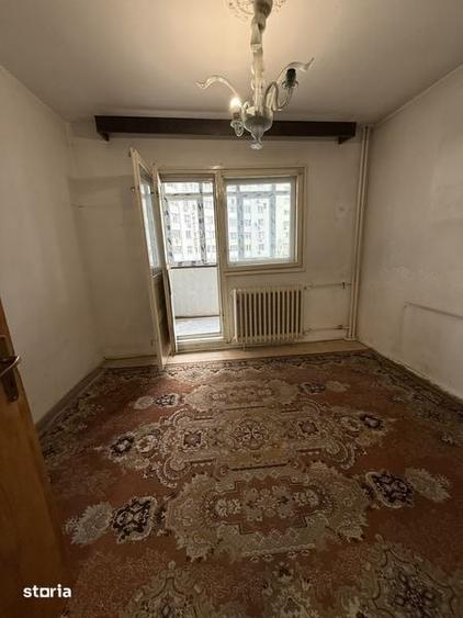 Apartament cu 4 camere semidecomandat în Colentina