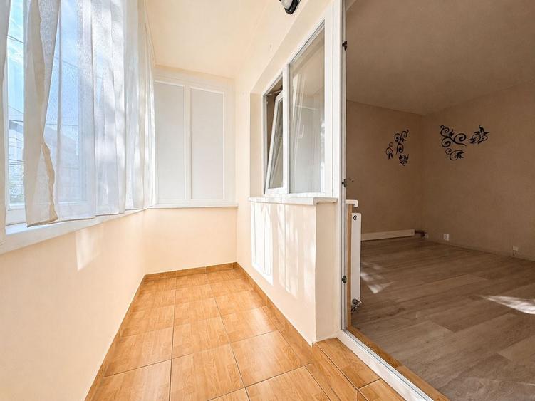 Apartament cu 3 camere decomandat, mobilat în Aradului
