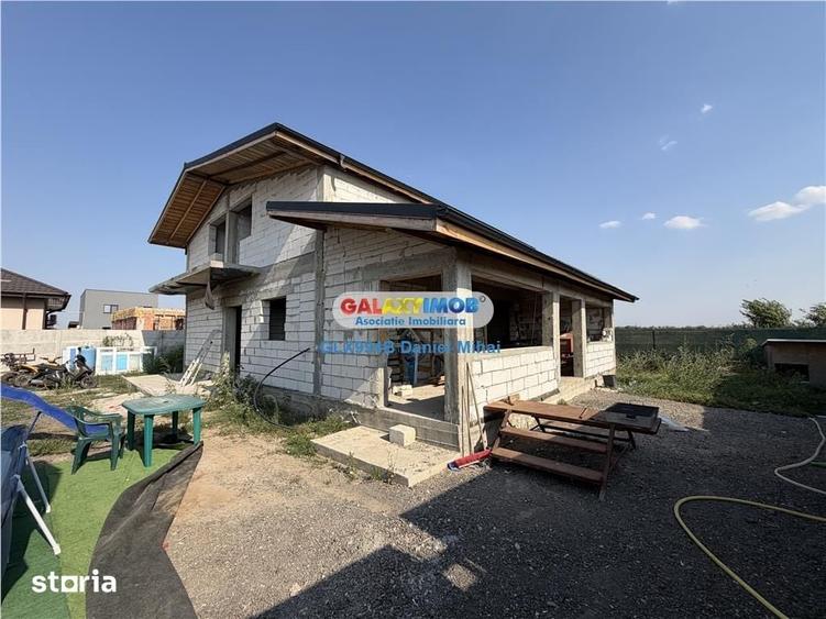 Casă cu 8 camere cu Teren 500 Mp în Clinceni