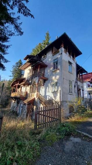 Casă individuală cu 8 camere cu Teren 996 Mp în Nord-Est