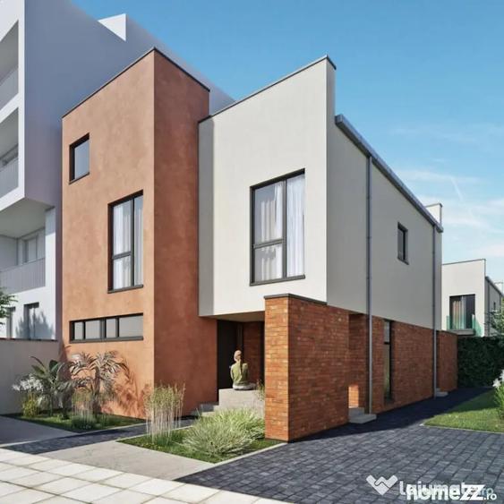 Casă cu 7 camere cu Teren 250 Mp în Central
