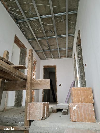 Casă cu 4 camere cu Teren 884 Mp în Moșoaia
