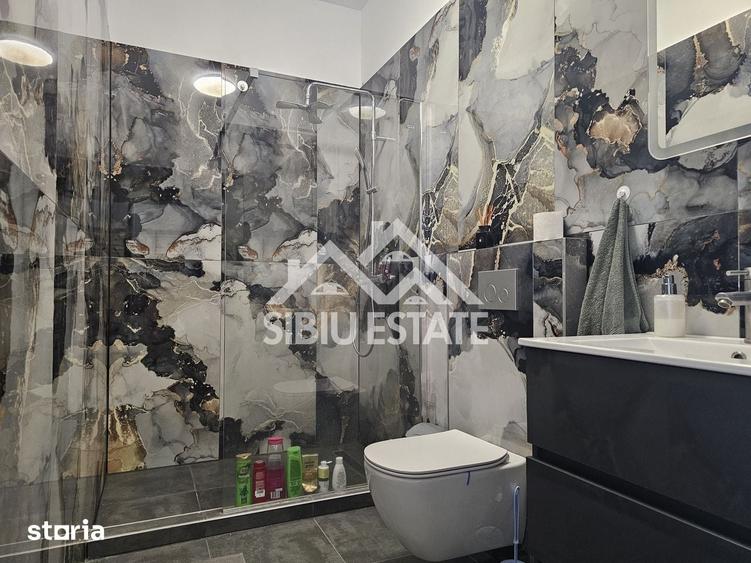 Casă cu 5 camere cu Teren 670 Mp în Roșia