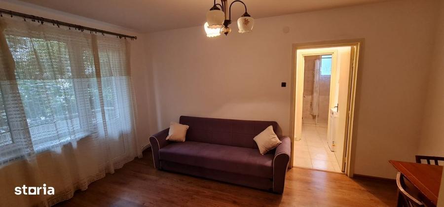 Apartament cu 2 camere semidecomandat, mobilat în Central