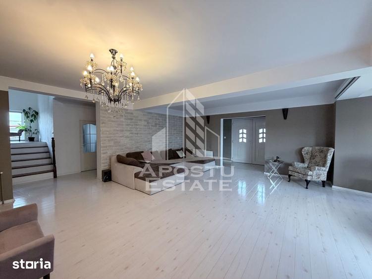 Casă cu 5 camere cu Teren 550 Mp în Sânmihaiu Român