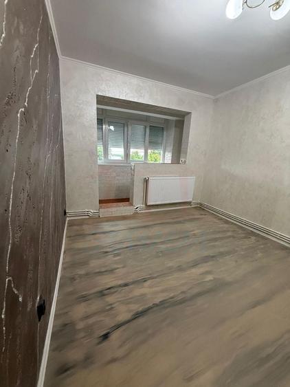 Apartament cu 3 camere decomandat în Port